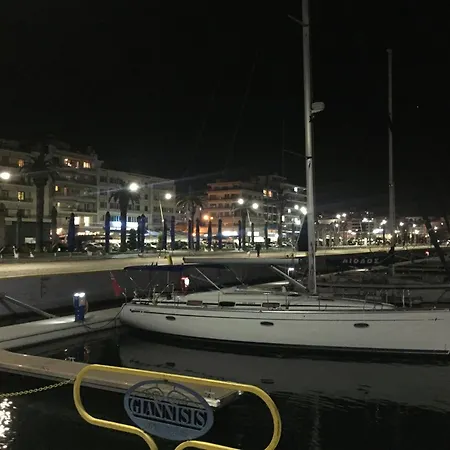 Botel S Y Majeasca Kavala