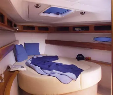 Botel S Y Majeasca Kavala