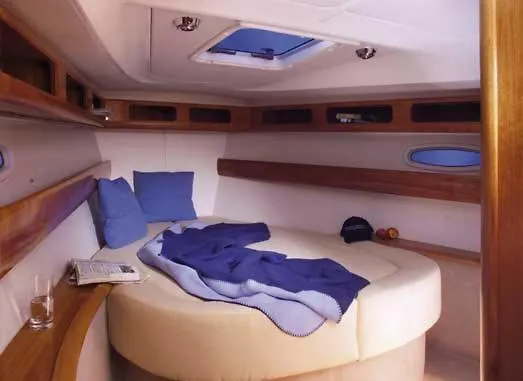 Botel S Y Majeasca Kavala