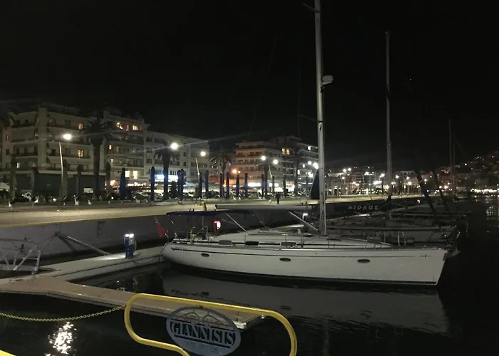 Úszó hotel S Y Majeasca Kavála